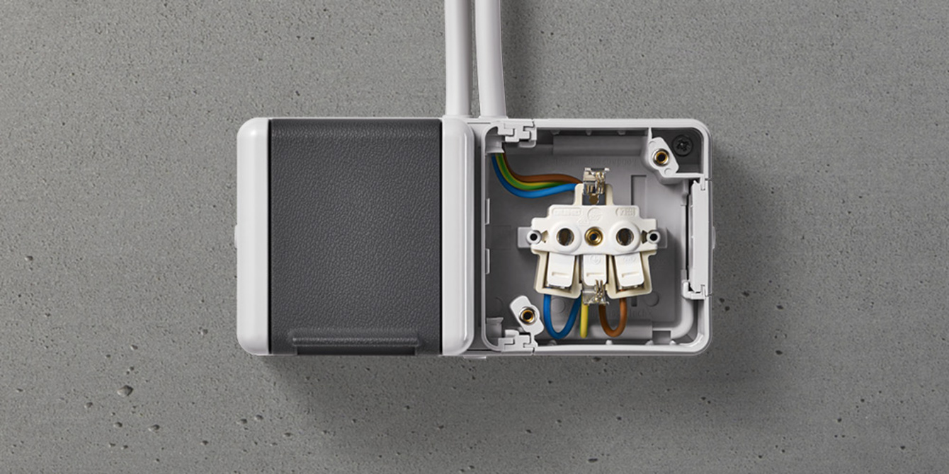 Doppelsteckdose mit Trennsteg bei Kerber Elektrotechnik in Merching